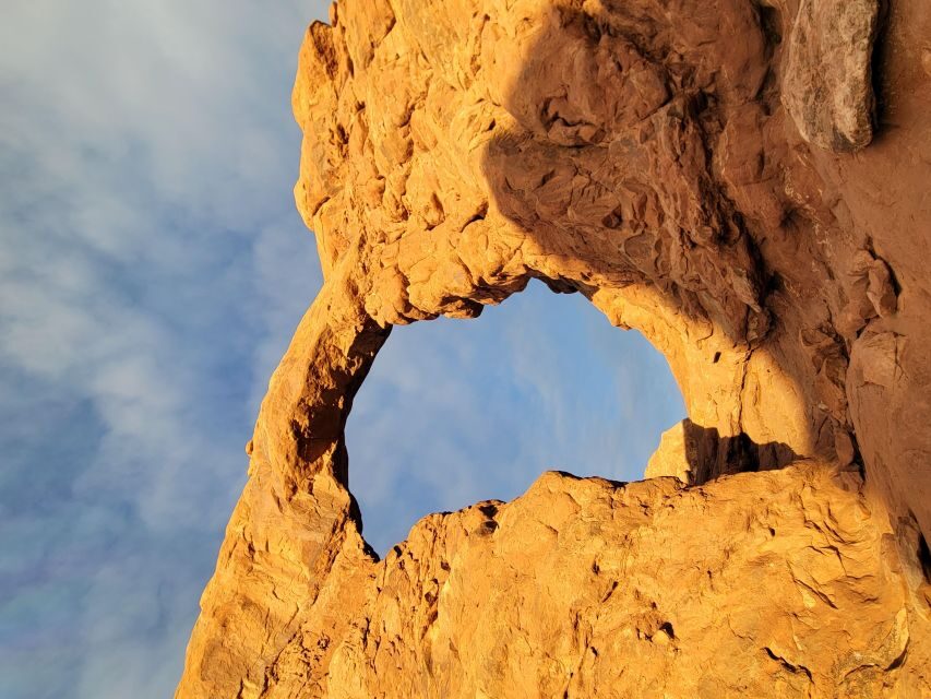 Afternoon Arches National Park 4x4 Tour - Eye of the Whale in the backcountry: the off-the-main-route feeling