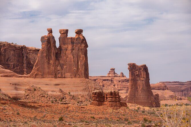 Arches and Canyonlands NP Self-Guided Driving Audio Bundle Tour - Three Gossips to Panorama Point: Windows, Caves, Dunes, and Stargazing