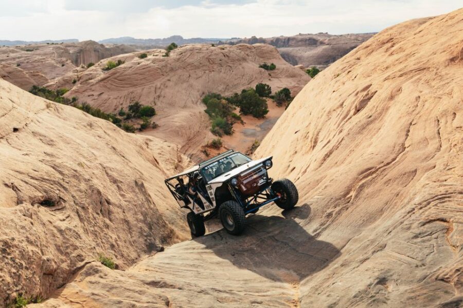 Moab: Hells Revenge Trail Off-Roading Adventure - Shared vs private: how to choose