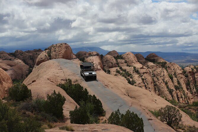 Moab’s Original Hummer Adventure: Hell’s Revenge Trail Experience - What you’ll see along the way: more than just driving