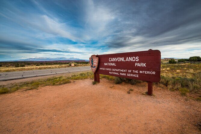 Unique Secluded Sunset In Moab: Canyonlands by 4x4 & Hike - Guides and the small details that make a big difference